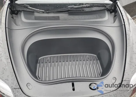 2025 Tesla Model 3 z USA, uszkodzony, nr VIN 5YJ3E1EA6SF896623